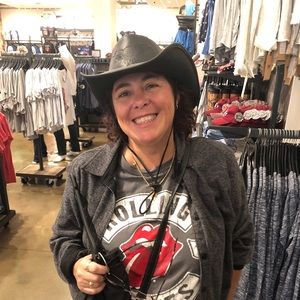 Meet your Posher, Julie